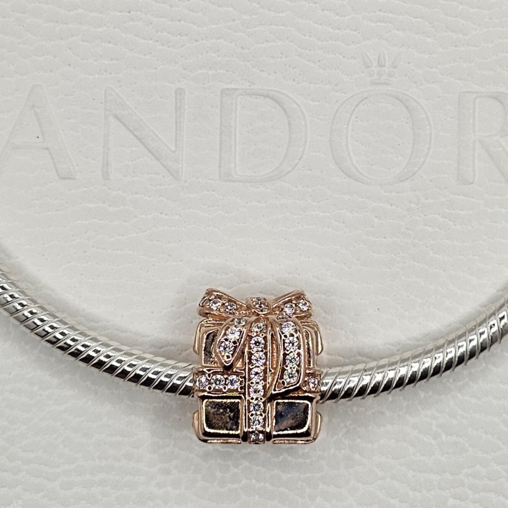 🎁Authentic Pandora ROSE GIFT CHARM - Picture 7 of 7
